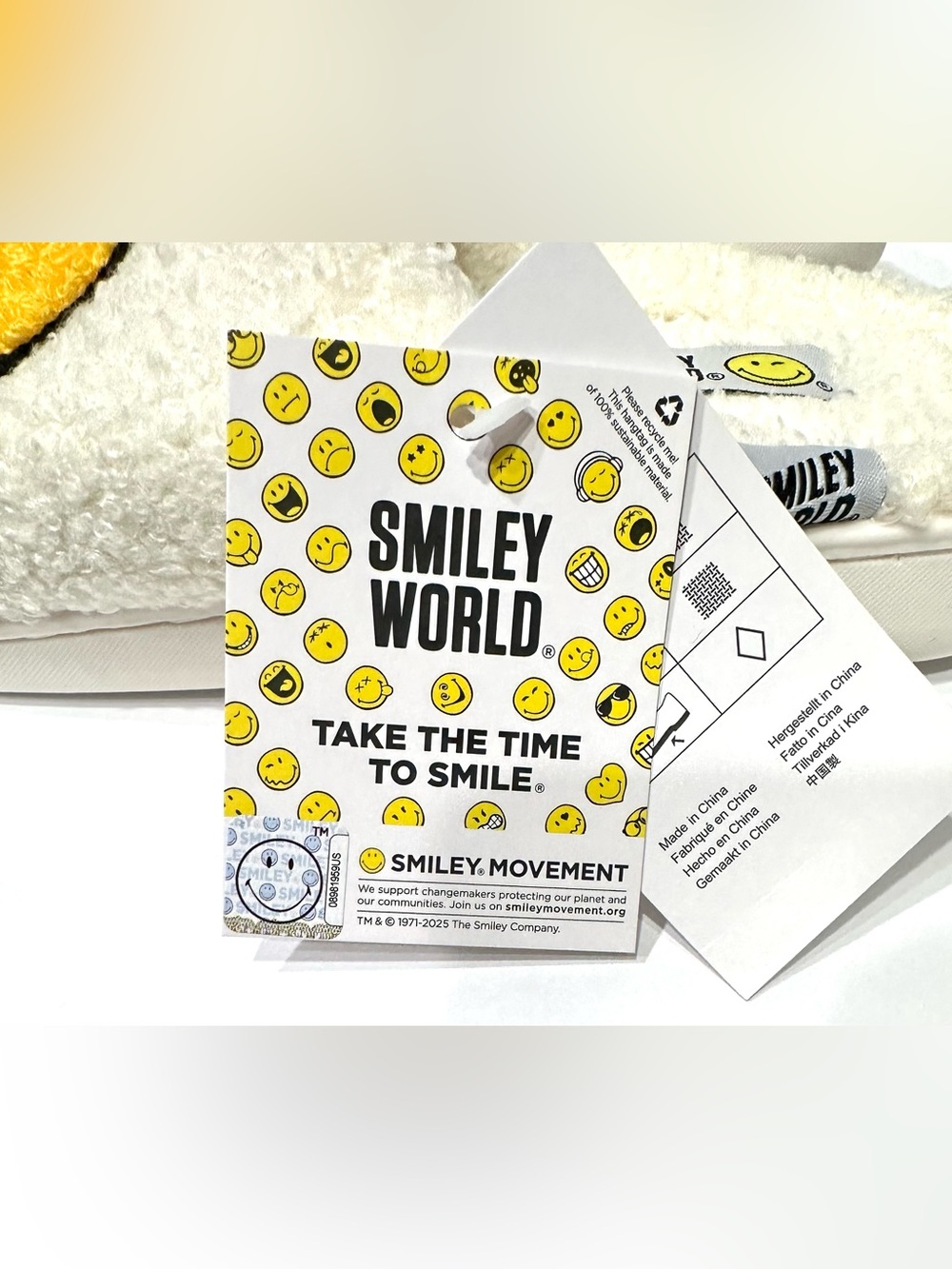 NEW SmileyWorld Women Smiley Face Warm Comfy Soft Slippers (M/L Fits up to US 8) - Picture 2 of 14